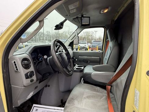 Used 2022 Ford E-450 and Econoline 450 Super Duty RWD image 15