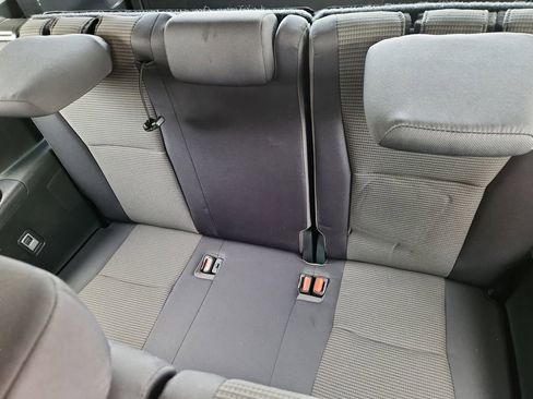 Used 2022 Toyota Highlander LE AWD/4WD image 10
