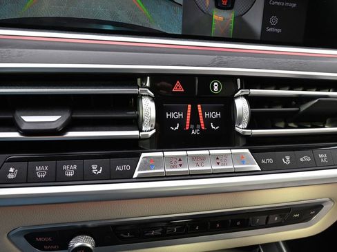 Used 2021 BMW X7 xDrive40i w/ Premium Package image 33