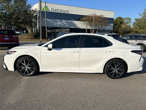Used 2023 Toyota Camry SE image 5