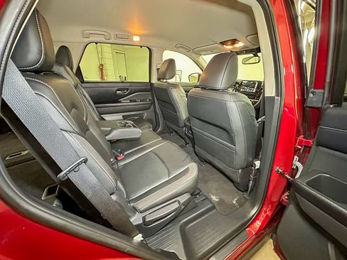 Used 2022 Nissan Pathfinder SL AWD/4WD image 29