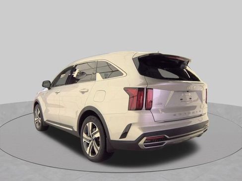 Used 2022 Kia Sorento SX w/ Panoramic Sunroof Package AWD/4WD image 3