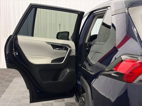 Used 2019 Toyota RAV4 XLE w/ Convenience Package AWD/4WD image 13