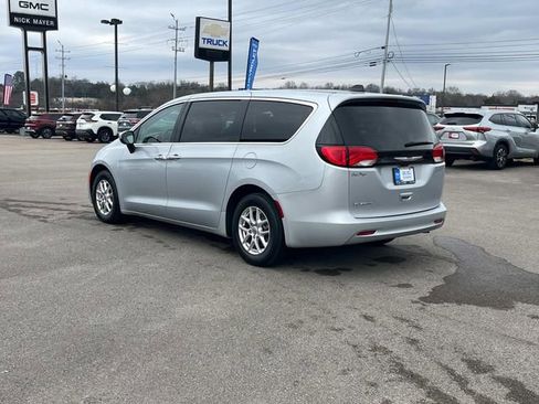 Used 2023 Chrysler Voyager LX FWD image 9