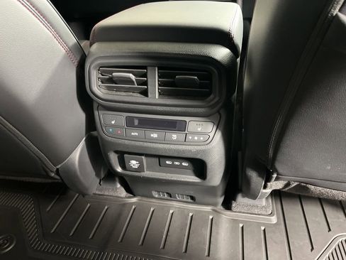 Certified 2025 Honda Pilot Black Edition image 9