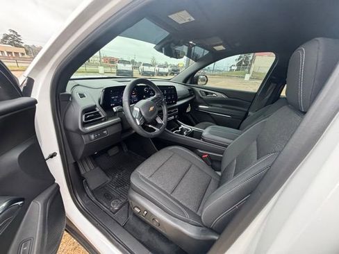 Used 2026 Chevrolet Traverse LT w/ Driver Confidence Package image 11