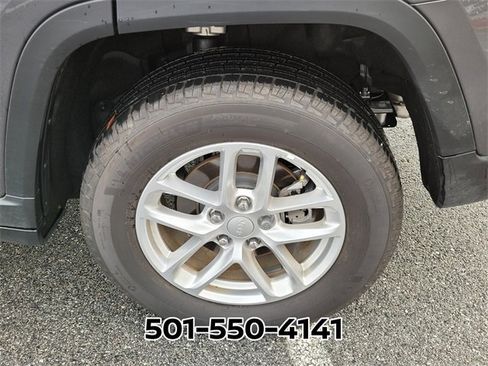 Used 2025 Jeep Grand Cherokee Laredo X image 18