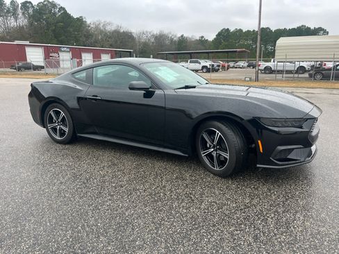 Used 2025 Ford Mustang Coupe image 9