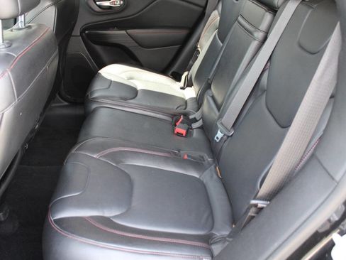 Used 2014 Jeep Cherokee Trailhawk w/ Technology Group AWD/4WD image 22