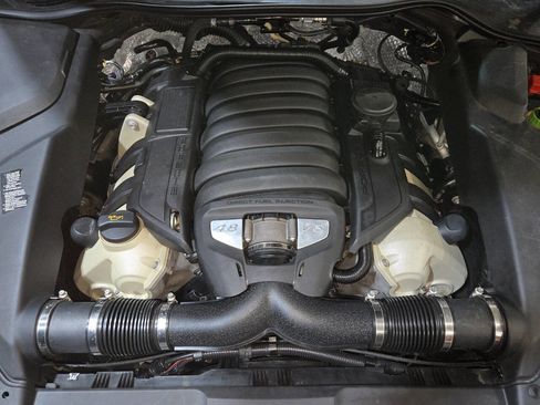 Used 2013 Porsche Cayenne GTS image 11