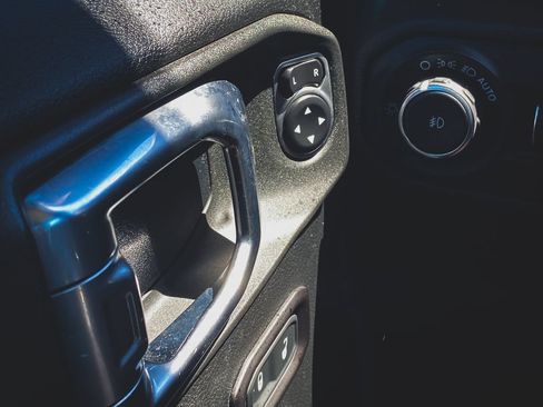Used 2019 Jeep Wrangler Unlimited Sport S AWD/4WD image 7