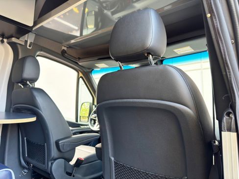 Used 2020 Mercedes-Benz Sprinter 2500 w/ Premium Plus Package image 33