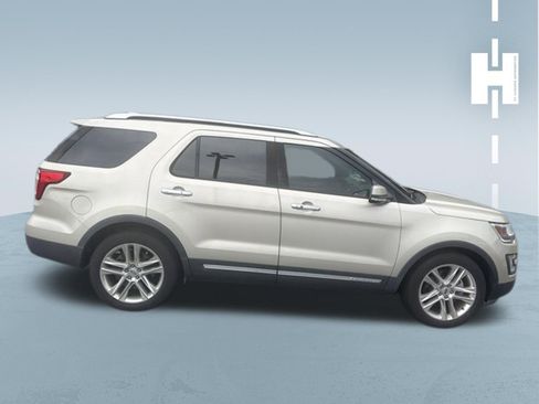 Used 2017 Ford Explorer Limited FWD image 3