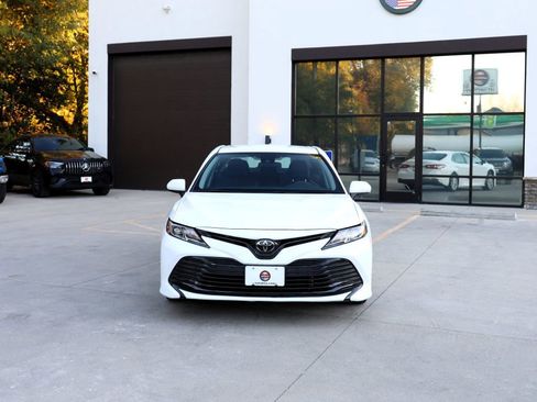 Used 2020 Toyota Camry LE image 2