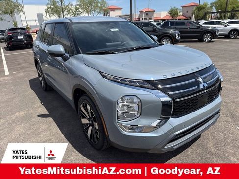 New 2026 Mitsubishi Outlander SE image 2