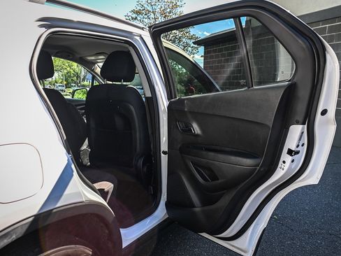 Used 2019 Chevrolet Trax LT AWD/4WD image 14