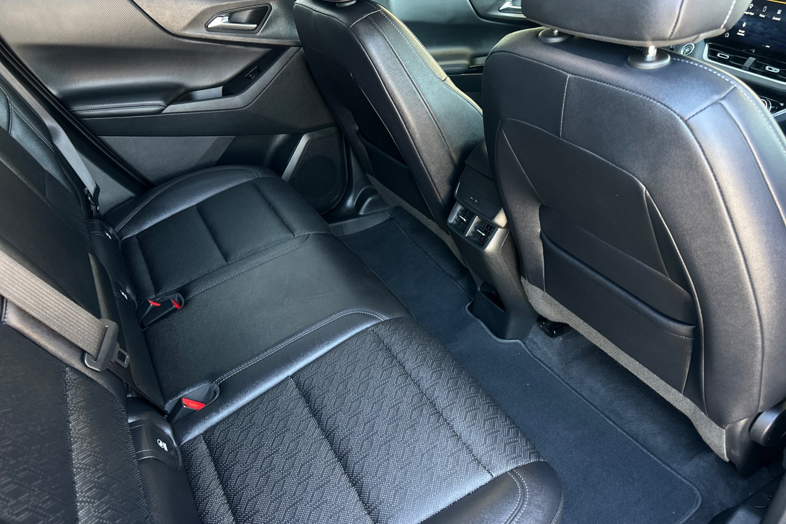 Used 2026 Chevrolet Equinox LT w/ Convenience Package II FWD image 19