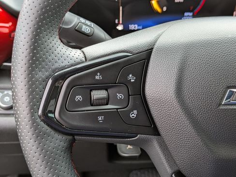 Used 2025 Chevrolet Trax RS w/ Driver Confidence Package FWD image 18