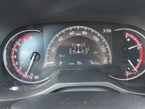 Used 2025 Toyota RAV4 XLE AWD/4WD image 22