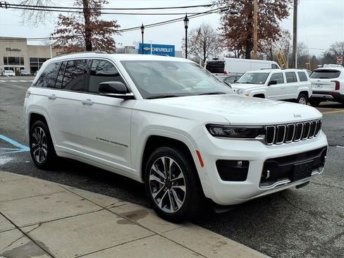 Used 2023 Jeep Grand Cherokee Overland image 4