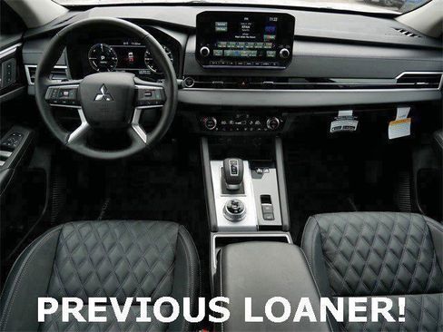 Used 2025 Mitsubishi Outlander SEL image 11