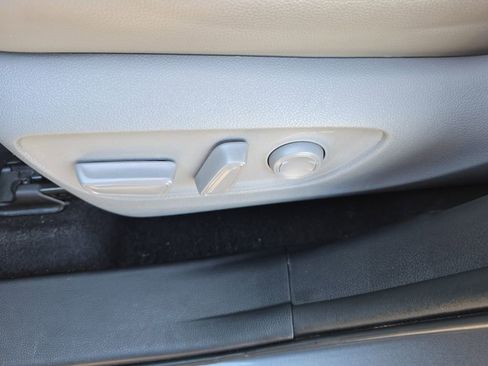 Used 2021 Toyota Highlander XLE image 22