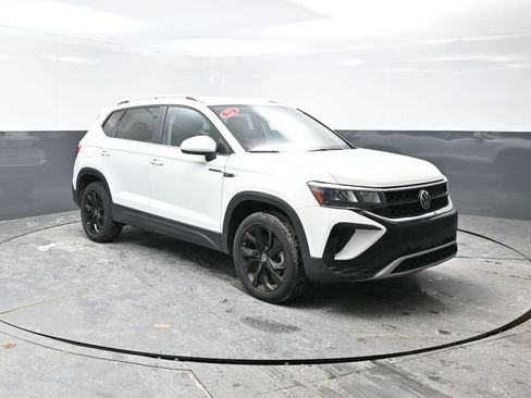 Used 2022 Volkswagen Taos SE w/ IQ.Drive SE Package image 4