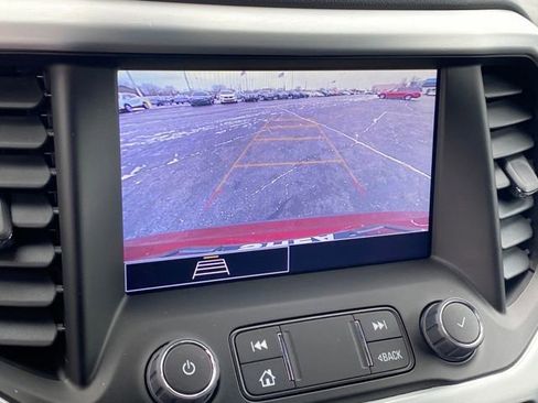 Used 2023 GMC Acadia SLE w/ Driver Convenience Package image 11