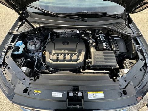 Used 2023 Volkswagen Tiguan SE R-Line image 31
