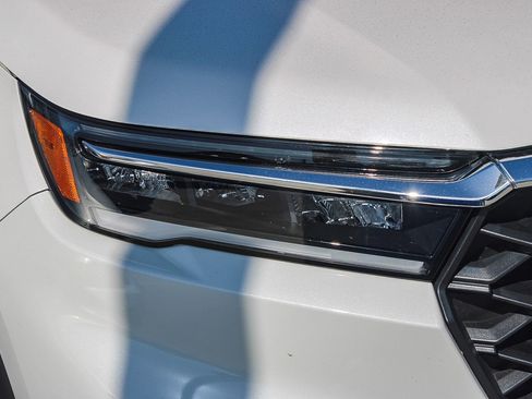 Used 2025 Honda Pilot EX-L image 2