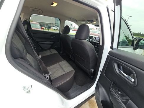 Used 2025 Nissan Rogue SV FWD image 17