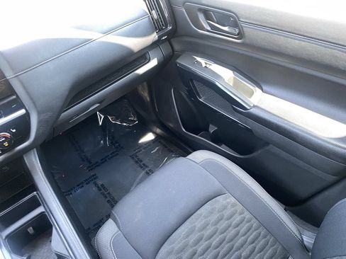 Certified 2024 Nissan Pathfinder SV FWD image 18