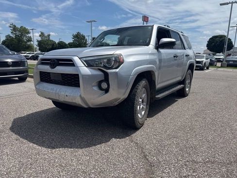 Used 2020 Toyota 4Runner SR5 AWD/4WD image 3