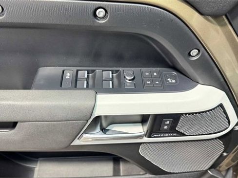 Used 2020 Land Rover Defender 110 SE image 22