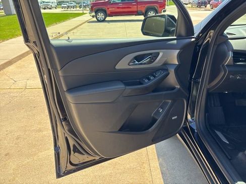 Used 2023 Chevrolet Traverse LT w/ LT Premium Package image 12