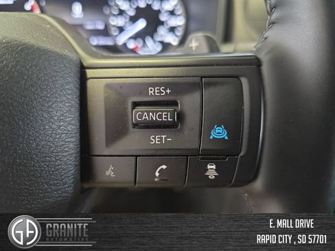 Used 2025 Nissan Rogue SV AWD/4WD image 32