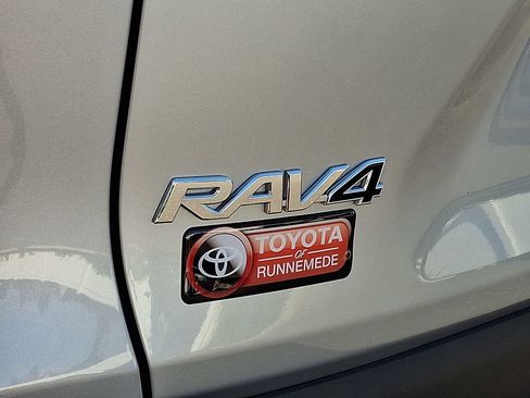 Certified 2025 Toyota RAV4 XLE AWD/4WD image 30