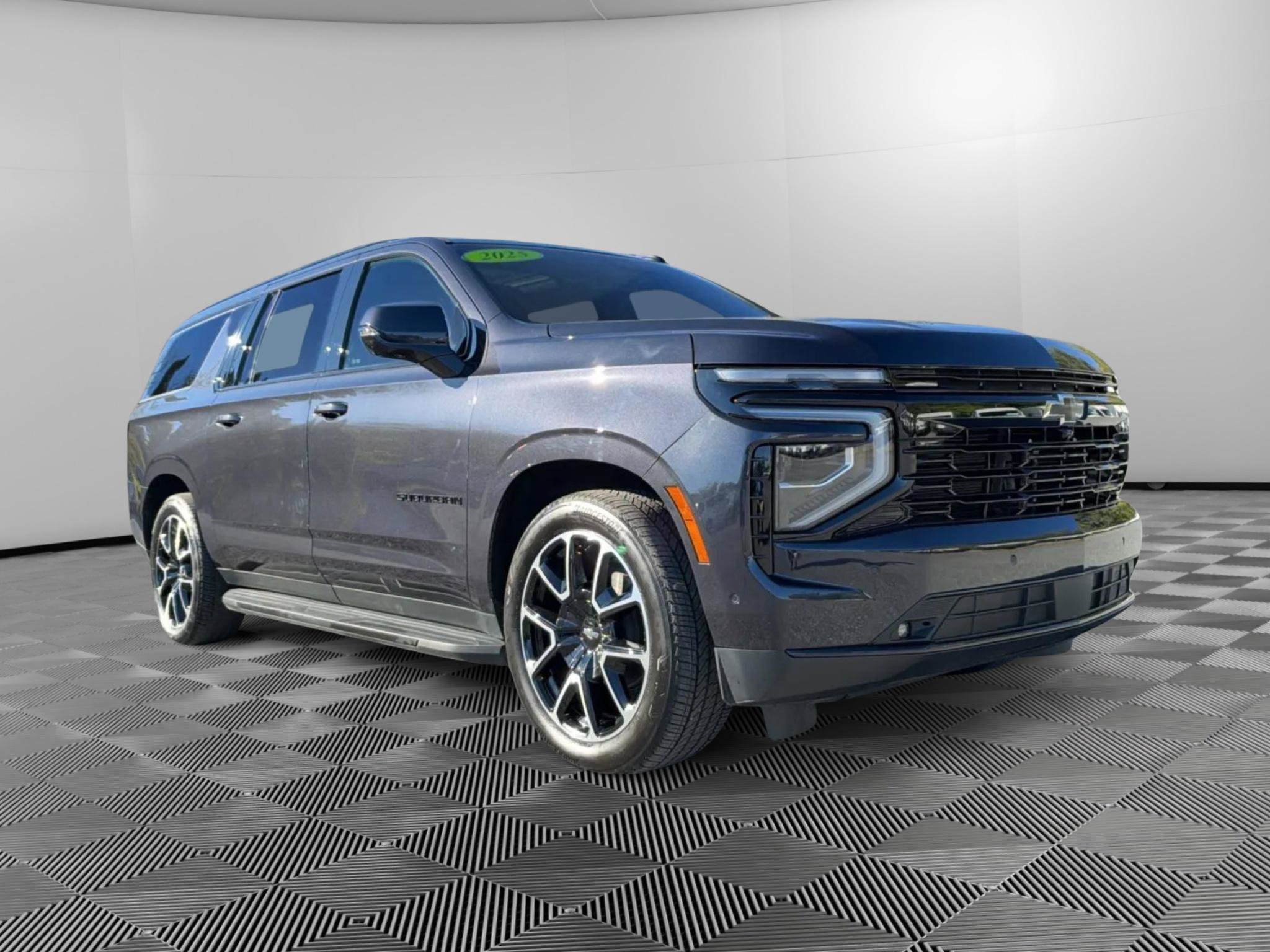 Used 2025 Chevrolet Suburban RST w/ RST Capability Package AWD/4WD image 2