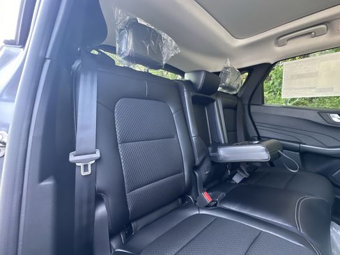 New 2025 Ford Escape SE image 30
