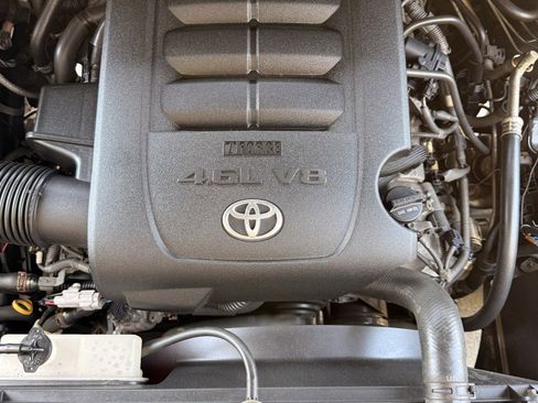 Used 2011 Toyota Tundra 4x4 Double Cab w/ Tow Pkg image 10