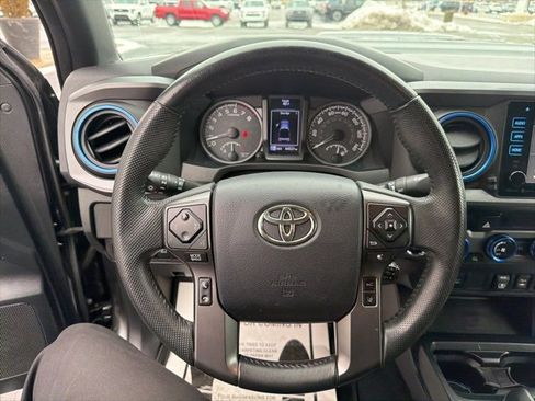 Used 2018 Toyota Tacoma TRD Sport image 20