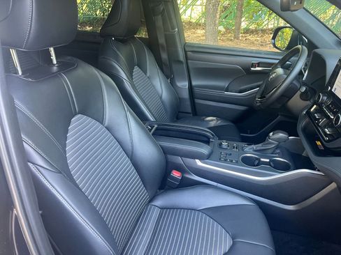 Used 2025 Toyota Highlander XSE AWD/4WD image 38