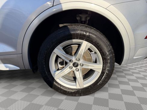 Used 2023 Audi Q5 2.0T Premium w/ Convenience Package image 8