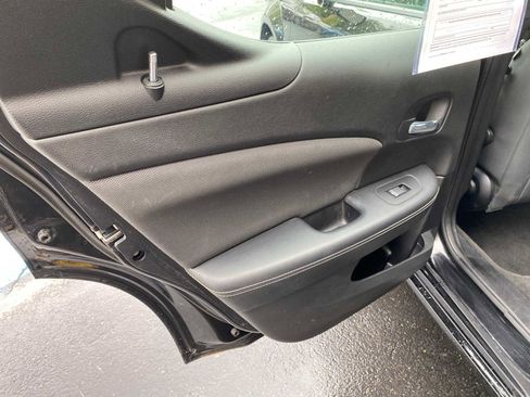 Used 2012 Dodge Avenger SE FWD image 26