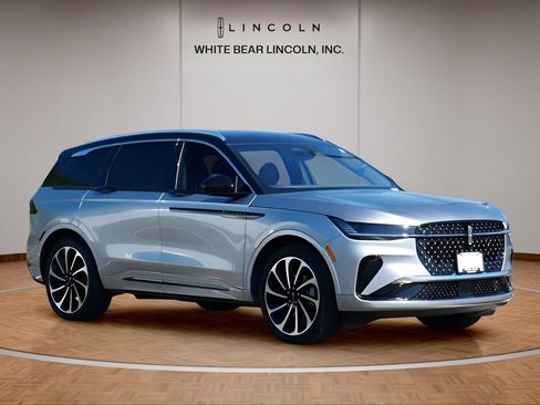 Certified 2025 Lincoln Nautilus Black Label AWD/4WD image 3
