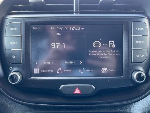 Used 2022 Kia Soul LX image 9