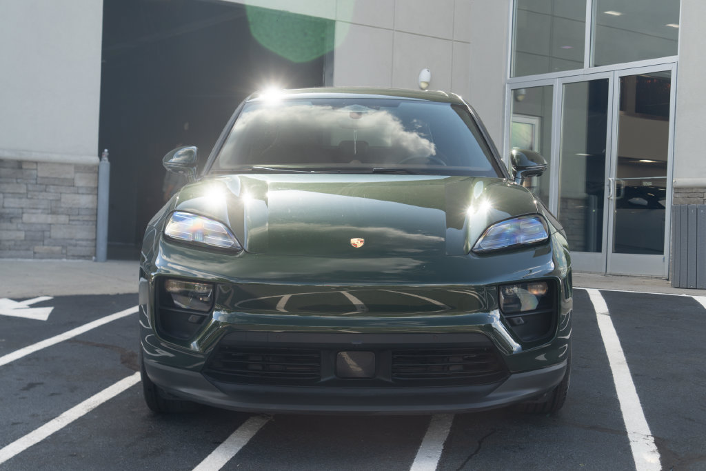 Used 2024 Porsche Macan 4 Electric AWD/4WD image 5