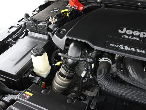 Used 2023 Jeep Gladiator Sport AWD/4WD image 18