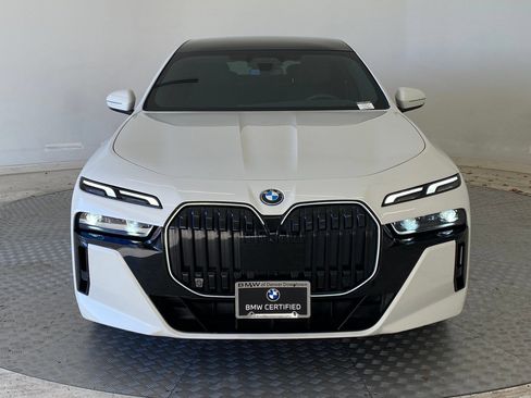 Used 2024 BMW 750e xDrive AWD/4WD image 5