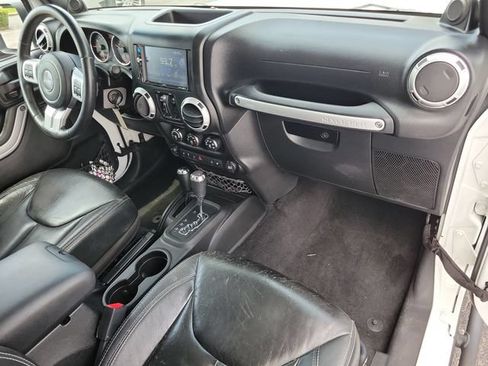 Used 2014 Jeep Wrangler Unlimited Rubicon AWD/4WD image 12